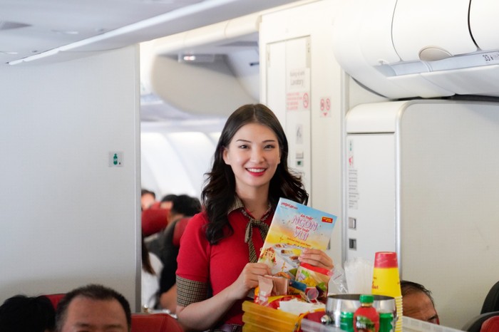 Vietjet cabin crew.jpg