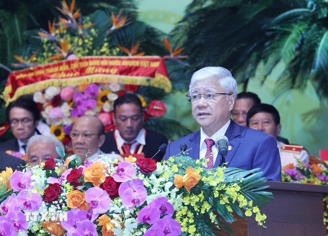 Ông Đỗ Văn Chiến, Chủ tịch Ủy ban Trung ương Mặt trận Tổ quốc Việt Nam, thay mặt Đoàn Chủ tịch trình bày Diễn văn khai mạc Đại hội. (Ảnh: TTXVN)