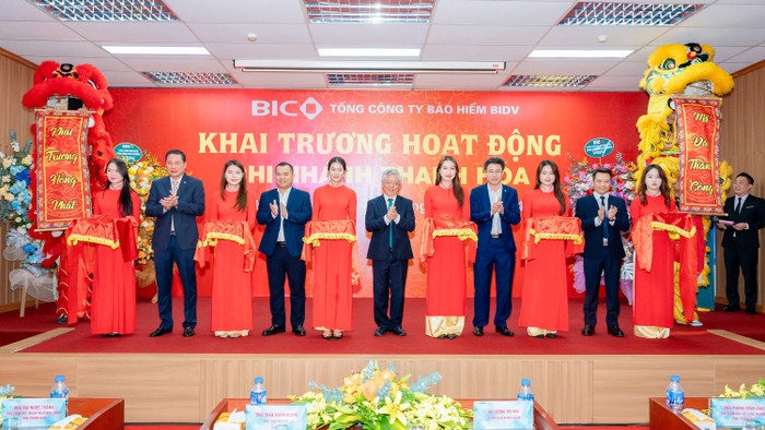 Nghi lễ cắt băng khai trương BIC Thanh Hóa.jpg