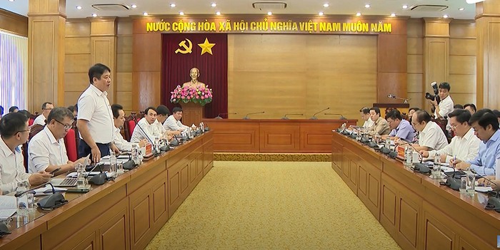 Ông Nguyễn Anh Tuấn - Tổng Giám đốc EVN phát biểu và đề nghị Ủy ban nhân dân tỉnh Vĩnh Phúc vào cuộc quyết liệt để tháo gỡ vướng mắc các dự án điện trên địa bàn tỉnh.