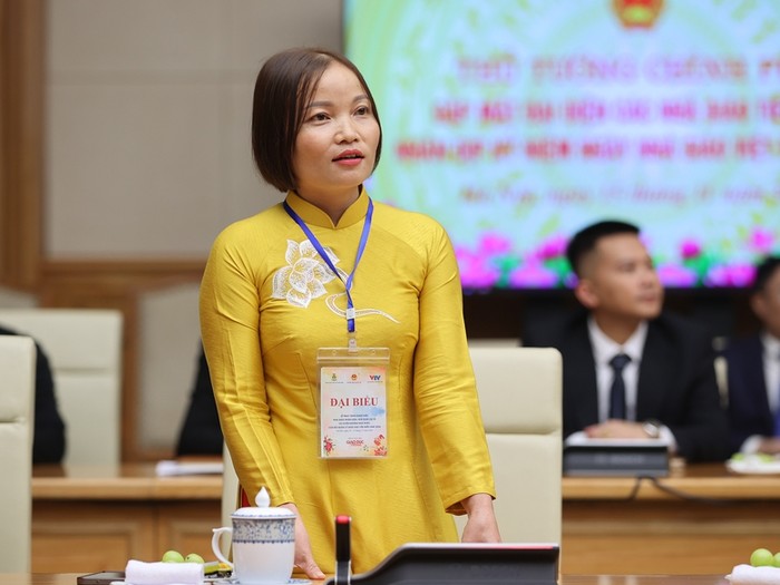 Cô Nguyễn Thị Chuyên, Giáo viên Trường Phổ thông dân tộc bán trú Tiểu học Mường Toong số 1, huyện Mường Nhé, tỉnh Điện Biên phát biểu. Ảnh VGP/Nhật Bắc