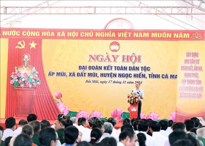 Tổng Bí thư Tô Lâm dự Ngày hội Đại đoàn kết toàn dân tộc, ấp Mũi, xã Đất Mũi, huyện Ngọc Hiển, Cà Mau. Ảnh: Thống Nhất/TTXVN