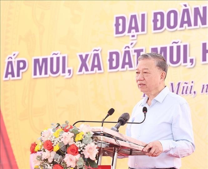 Tổng Bí thư Tô Lâm phát biểu tại Ngày hội Đại đoàn kết toàn dân tộc, ấp Mũi, xã Đất Mũi, huyện Ngọc Hiển, Cà Mau. Ảnh: Thống Nhất/TTXVN