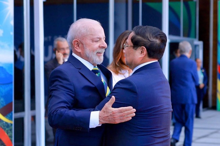 Tổng thống Brazil, Chủ tịch G20 Luiz Inácio Lula da Silva đón Thủ tướng Phạm Minh Chính tham dự Hội nghị thượng đỉnh G20. Ảnh: VGP/Nhật Bắc