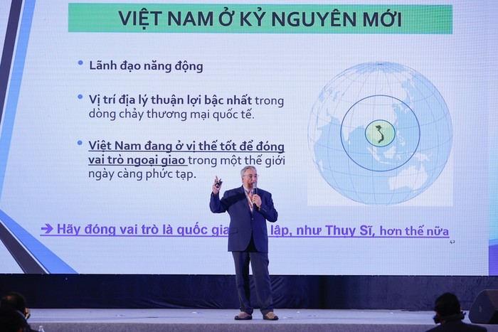 Các đại biểu thảo luận sôi nổi về tình hình phát triển logistics Việt Nam; tiềm năng, thế mạnh; cơ chế, chính sách, định hướng phát triển logistics Việt Nam tại phiên toàn thể. Ảnh: VGP/Nhật Bắc