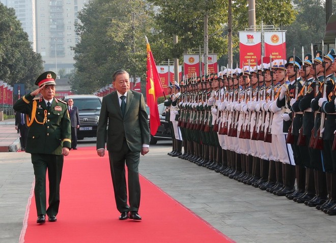 Tổng Bí thư đến dự Lễ kỷ niệm 80 năm Ngày thành lập Quân đội Nhân dân Việt Nam, 35 năm Ngày hội Quốc phòng toàn dân. (Ảnh: Thống Nhất/TTXVN)