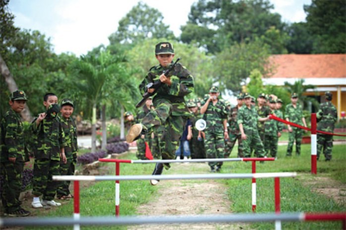Bài học vượt chướng ngại vật dành cho các em học sinh khi tham gia kỳ học quân đội