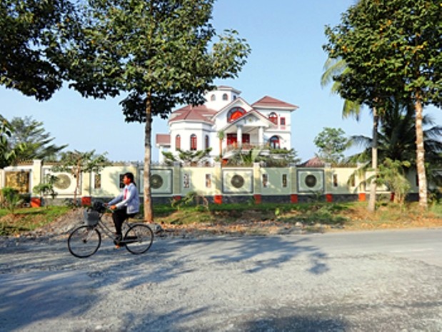 Dinh thự của ông Trần Văn Truyền trong khuôn viên 3 héc-ta tại xã Sơn Đông, thành phố Bến Tre, tỉnh Bến Tre. Ảnh: Người cao tuổi