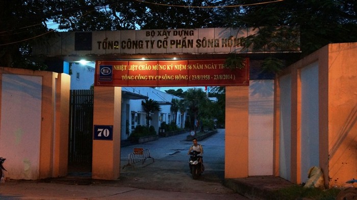 Công ty CP Sông Hồng số 36 nằm trong khuôn viên của Tổng Công ty CP Sông Hồng tại số 70 đường An Dương, phường Yên Phụ, quận Tây Hồ, TP. Hà Nội. Ảnh VIẾT CƯỜNG