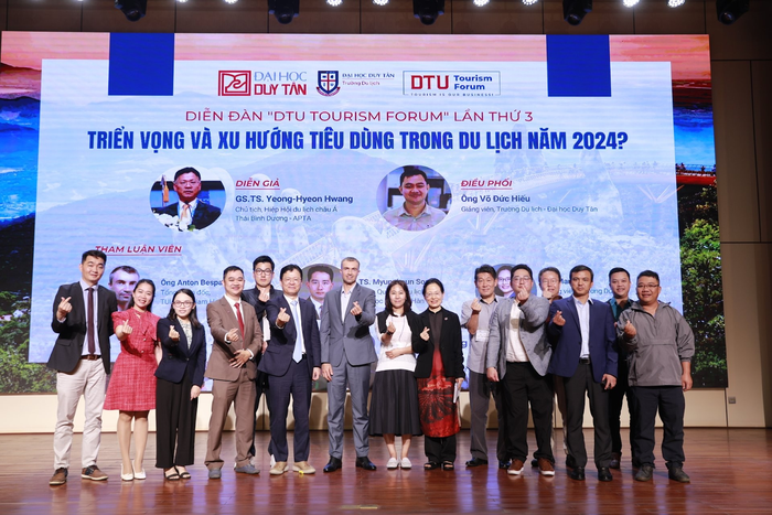 Diễn đàn du lịch do Trường Đại học Duy Tân tổ chức. Ảnh: NTCC