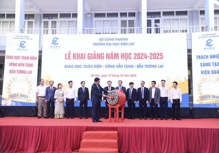 Trường Đại học Điện lực long trọng tổ chức buổi Lễ khai giảng năm học 2024-2025; Lễ tốt nghiệp đợt 2 năm 2024; Trao giấy chứng nhận xếp hạng đối sánh UPM 02 chương trình đào tạo.