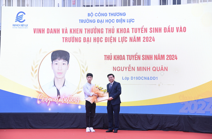 Em Nguyễn Minh Quân, lớp D19DCN&amp;DD1, Khoa Kỹ thuật điện, thủ khoa tuyển sinh 2024 Trường Đại học Điện lực.