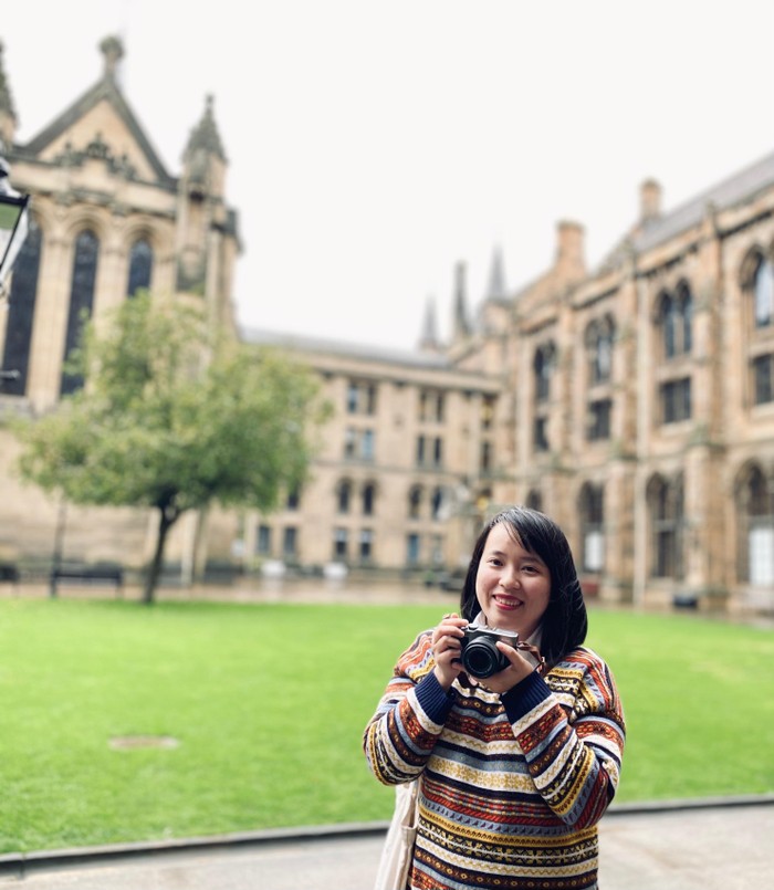 Vương Thị Bích Phương tại University of Glasgow (Scotland) trong một lần du lịch tại Scotland. Ảnh: Nhân vật cung cấp