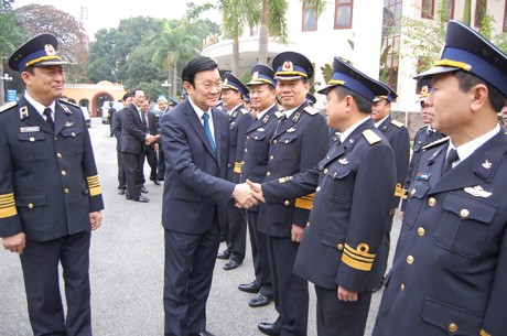 Chủ tịch nước Trương Tấn Sang tới chúc Tết tại Bộ Tư lệnh Hải quân.