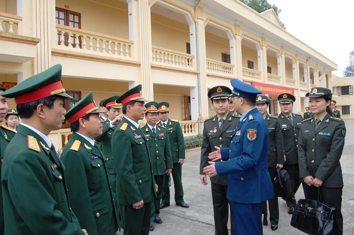 Đoàn sỹ quan trẻ Trung Quốc thăm Lữ đoàn 229 Công binh