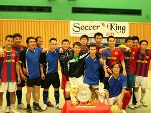 Các du học sinh Việt Nam tại Đức trong lễ trao giải "Soccer King" tại thành phố Berlin. (Ảnh: Thanh Hải/Vietnam+)