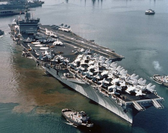 USS Enterprise CVN-65 là một thành trì, từng có 4000 binh lính, sỹ quan đóng trên tàu