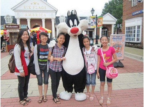 Các bạn du học sinh Việt Nam ở Mỹ chụp ảnh trong một kỳ nghỉ hè (Ảnh Kênh 14)