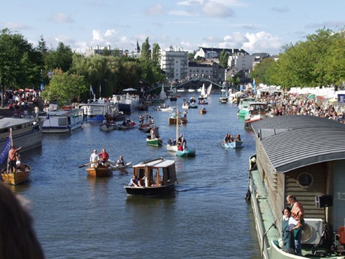 1.Du lịch trên sông: Khi du lịch tạ thành phố Nantes bạn không thể bỏ qua du thuyền trên sông