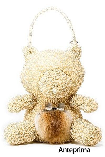 Chiếc túi Hello Kitty của Anteprima đã tạo một cơn sốt. Xem thêm:Bộ sưu tập túi "khủng" của sao Hoa ngữ