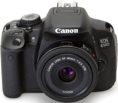 Máy ảnh ống kính rời Canon EOS 650D: Là phiên bản thay thế và có khá nhiều điểm tương đồng với sản phẩm tiền nhiệm 600D. Đây cũng là chiếc dSLR đầu tiên của Canon sử dụng màn hình cảm ứng. Các thông số khác: cảm biến CMOS APS-C 18MP, bộ xử lý Digic 5, ISO 100-12.800, tốc độ 1/4000-30s, chụp liên tiếp 5fps, quay video FullHD.