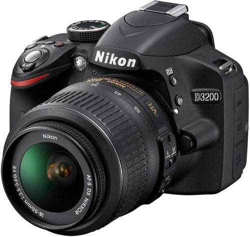 Máy ảnh ống kính rời Nikon D3200: dSLR mới nhất của Nikon, vừa có mặt tại Việt Nam vào đầu tháng 7/2012, đồng thời cũng là model tầm trung đầu tiên có khả năng kết nối với các thiết bị chạy Android và iOS thông qua phụ kiện Wi-Fi rời. D3200 có cảm biến CMOS APS-C 24,2MP, BXL Expeed 3, ISO 100-6400, tốc độ 1/4000-30s, quay video FullHD.