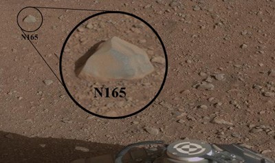 Cục đá N165 trên sao Hỏa.