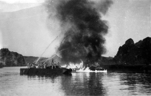 Đội phòng cháy chữa cháy Hạ Long – Quảng Ninh (Đơn vị anh hùng lực lượng vũ trang nhân dân) cứu tàu chở dầu bị máy bay Mỹ ném bom năm 1966.