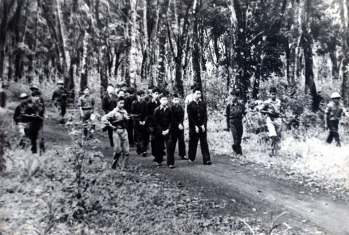 Toán gián điệp biệt kích bị bắt khi xâm phạm vùng giải phóng, Thị xã Lộc Ninh, tỉnh Bình Phước, năm 1973.