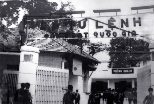 Chiếm Bộ tư lệnh cảnh sát Quốc gia Ngụy, ngày 30/4/1975.