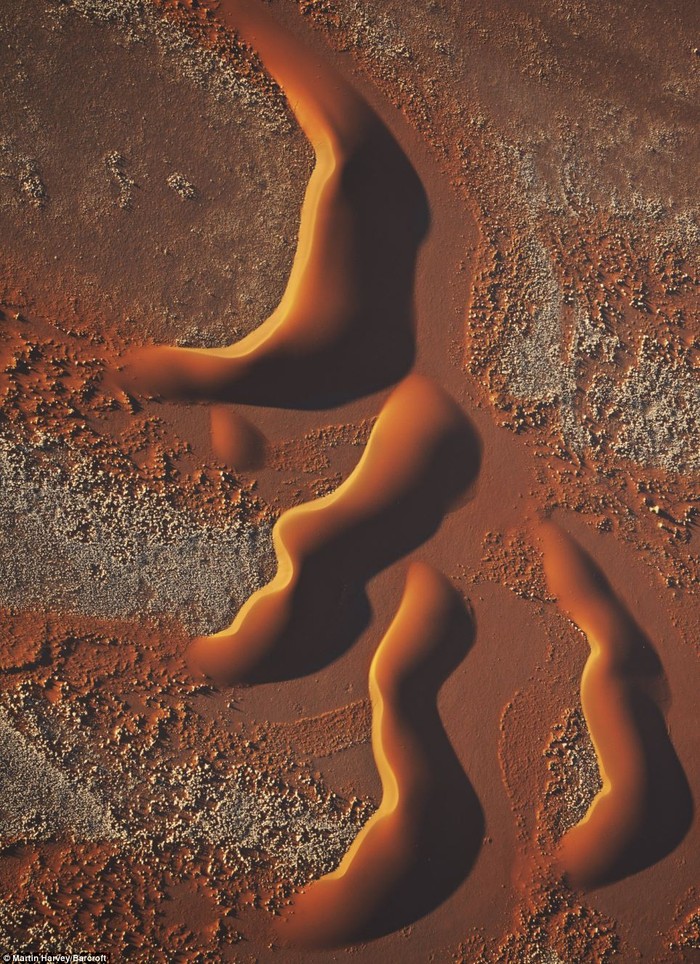 Bề mặt sa mạc Namib.