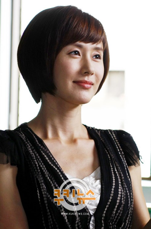 Cô là một trong những nữ diễn viên có lượng phim lớn nhất xứ Hàn với hơn 30 phim truyền hình và gần chục phim điện ảnh đã tham gia.