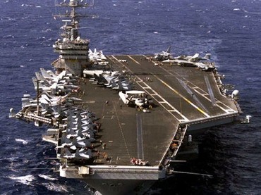 Tàu sân bay USS Eisenhower của Mỹ đã tiến tới bờ biển Syria .