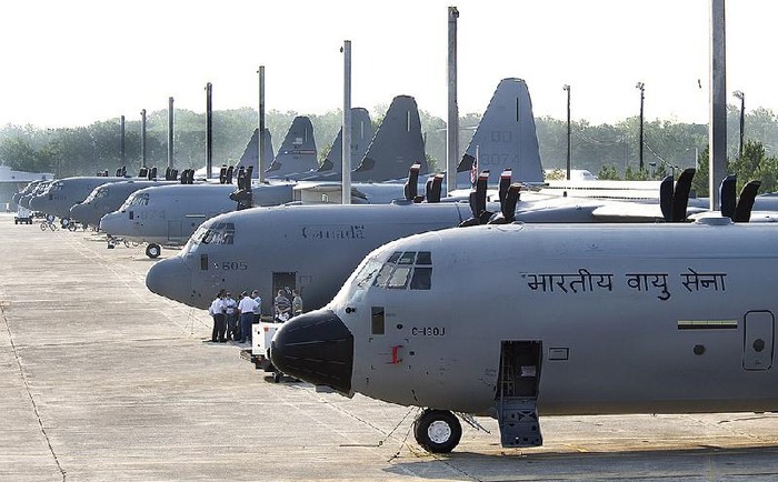 Máy bay vận tải C-130J do Mỹ chế tạo. Loại máy bay này cũng được trang bị cho quân đội Ấn Độ