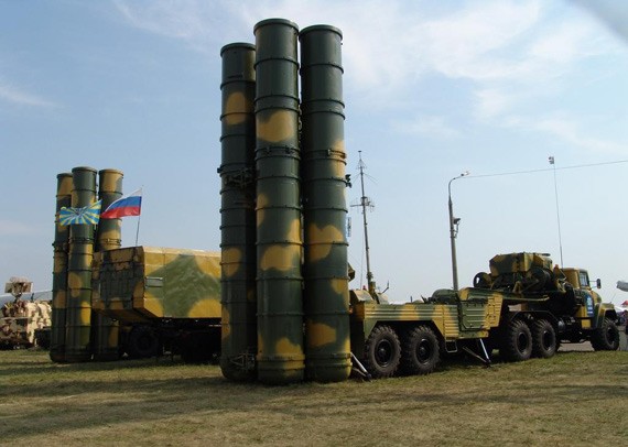 Hệ thống tên lửa phòng không S-400 của Nga