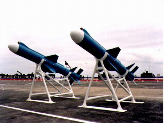 Tên lửa chống hạm Hùng Phong II trang bị cho tàu KH-6