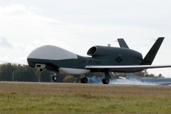 Máy bay do thám không người lái Global Hawk Mỹ.