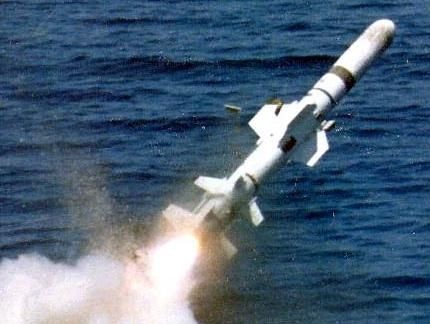 Tên lửa chống hạm Harpoon phóng từ tàu ngầm.