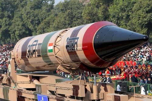 Tên lửa đạn đạo tầm trung Agni-3 do Ấn Độ tự nghiên cứu chế tạo.