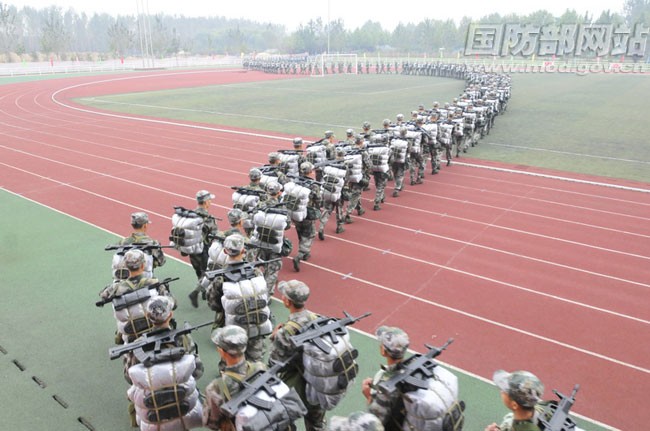 Học viên quân sự Trung Quốc đến Xác Sơn diễn tập.