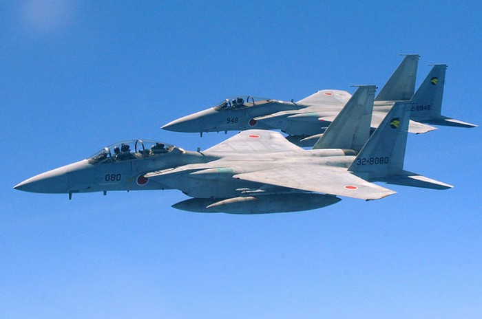 Nhật vừa điều tới 8 máy bay chiến đấu F-15 để truy đuổi máy bay Y-12 Trung Quốc xâm phạm không phận đảo Senkaku.