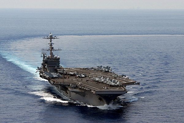 Tàu sân bay động cơ hạt nhân USS George Washington hoạt động trên Biển Đông ngày 15 tháng 10 năm 2012.