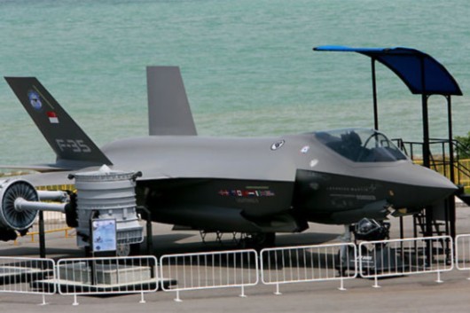 Máy bay chiến đấu tàng hình thế hệ thứ năm F-35 Mỹ