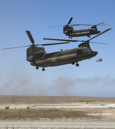 Lực lượng Phòng vệ Nhật Bản dùng máy bay trực thăng Chinook để diễn tập đổ bộ