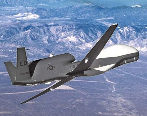 Trong 5 năm tới, Nhật Bản có kế hoạch mua 3 máy bay do thám không người lái Global Hawk của Mỹ để tăng cường khả năng giám sát biển.