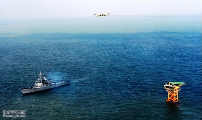 Tàu khu trục Aegis Yulko Yi và máy bay tuần tra P-3CK Hàn Quốc tuần tra vùng biển đá ngầm Leodo.