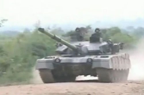 Xe tăng MBT-2000 của Myanmar, do Trung Quốc chế tạo