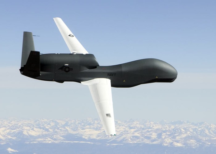 Kế hoạch phòng vệ Nhật Bản: mua máy bay do thám không người lái Global Hawk của Mỹ