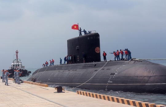 Tàu ngầm Hồ Chí Minh đã về nước, sẵn sàng bảo vệ chủ quyền biển đảo (những hình ảnh này thường xuyên xuất hiện trên báo chí TQ khi nói về vấn đề Biển Đông).