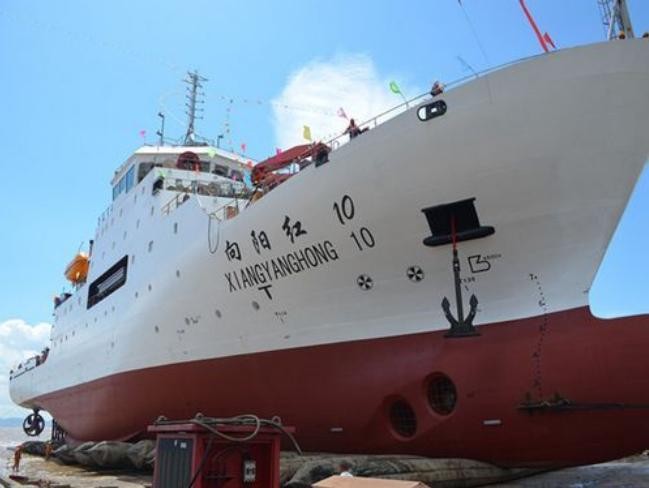 Tàu khảo sát khoa học tổng học biển Hướng Dương Hồng 10 hạ thủy vào tháng 8 năm 2013 tại Ôn Châu